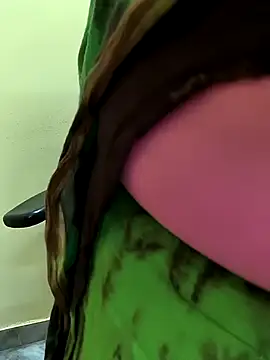 Snapshot of lovely_zara chatting on December 2, 2024, 12:46 pm lovely zara online show from December 2, 2024, 12:46 pm