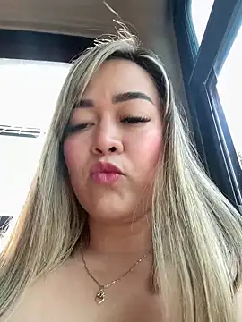 Danielavegax online show from September 17, 2025, 9:06 pm