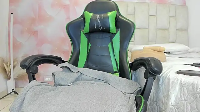 aida rose  online show from January 14, 2026, 6:22 pm