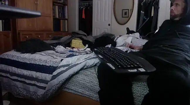 Snapshot of HandsumHungDaddy chatting on February 16, 2025, 9:05 pm HandsumHungDaddy online show from February 16, 2025, 9:05 pm