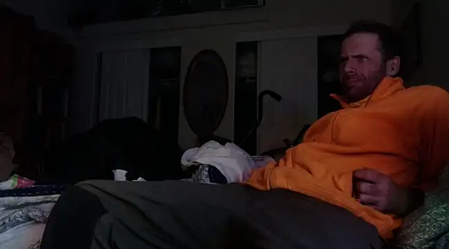 Snapshot of HandsumHungDaddy chatting on January 28, 2025, 9:08 am HandsumHungDaddy online show from January 28, 2025, 9:08 am