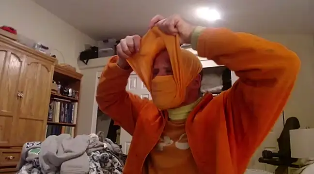 Snapshot of HandsumHungDaddy chatting on December 24, 2024, 11:38 am HandsumHungDaddy online show from December 24, 2024, 11:38 am