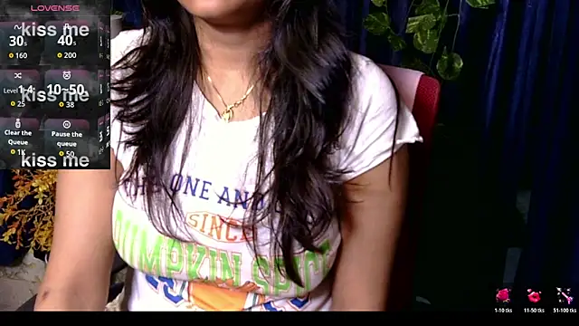 sexy-simmy online show from December 1, 2025, 4:19 pm