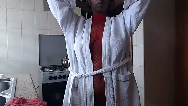 CurvyGlass online show from April 28, 2026, 9:46 am