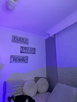 Mau White online show from March 2, 2025, 1:26 am