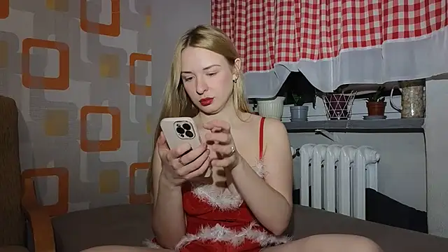 Snapshot of FREYA_- chatting on December 5, 2025, 3:32 pm FREYA - online show from December 5, 2025, 3:32 pm