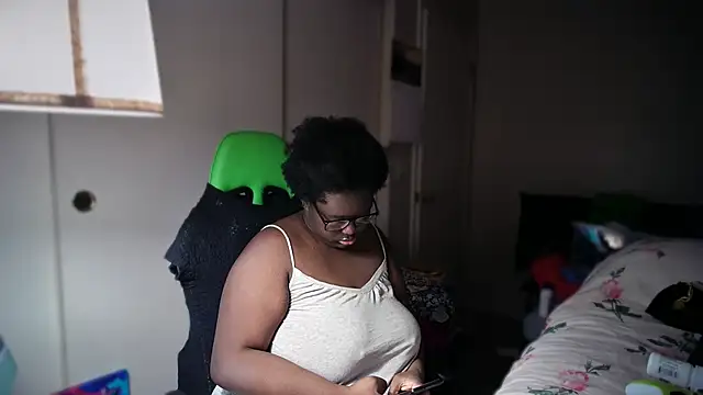 Yagurl  west online show from January 13, 2026, 4:05 am