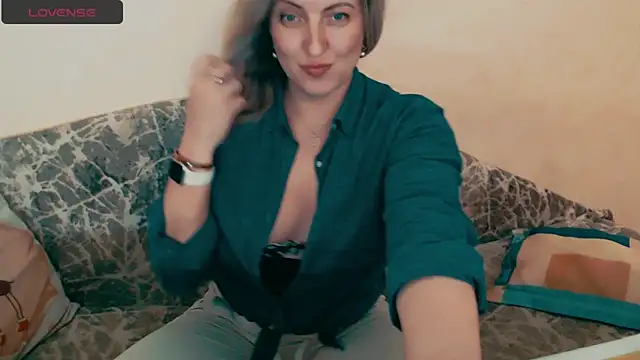 ElysonLang online show from June 3, 2026, 5:39 pm