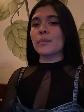 ambar-adaams online show from May 14, 2026, 1:24 am
