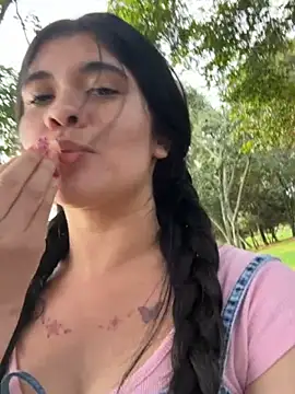ambar-adaams online show from June 3, 2026, 10:36 pm