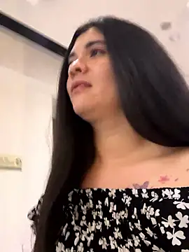 ambar-adaams online show from June 4, 2026, 11:09 pm