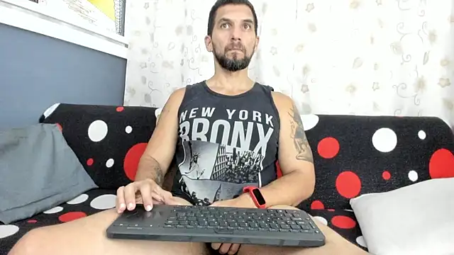 JULESLAKES online show from October 31, 2025, 4:03 pm