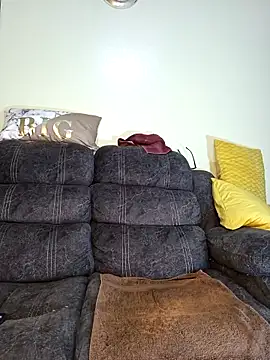 Poisonous Ivy online show from February 19, 2025, 1:18 am