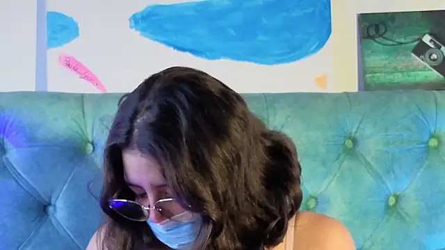 Paola Lyon  online show from February 4, 2026, 6:36 pm