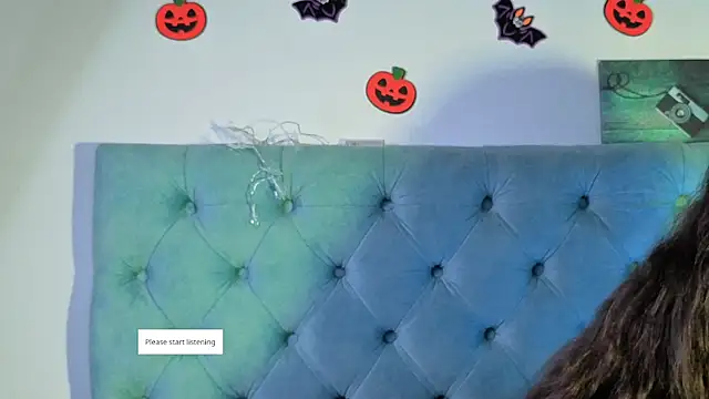 Paola Lyon  online show from October 8, 2025, 6:30 pm