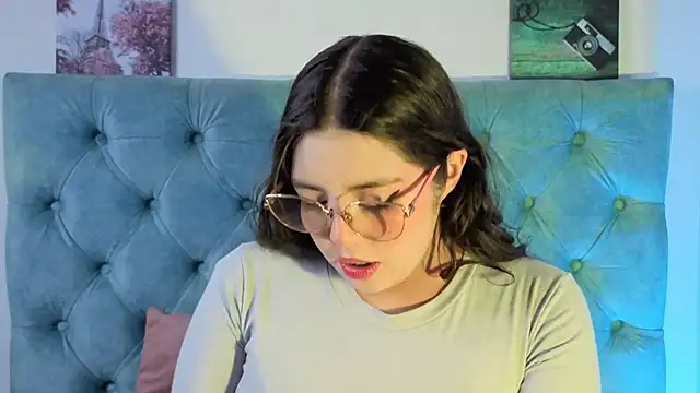 Paola Lyon  online show from September 25, 2025, 6:58 pm