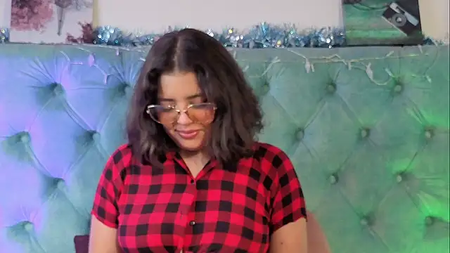 Paola Lyon  online show from December 15, 2025, 12:22 pm