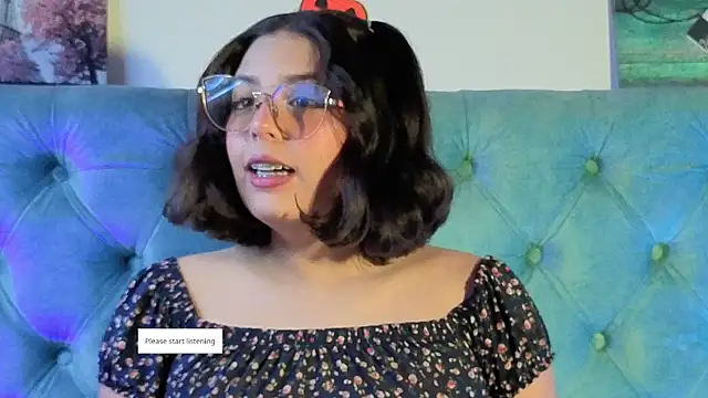 Paola Lyon  online show from November 11, 2025, 5:08 pm