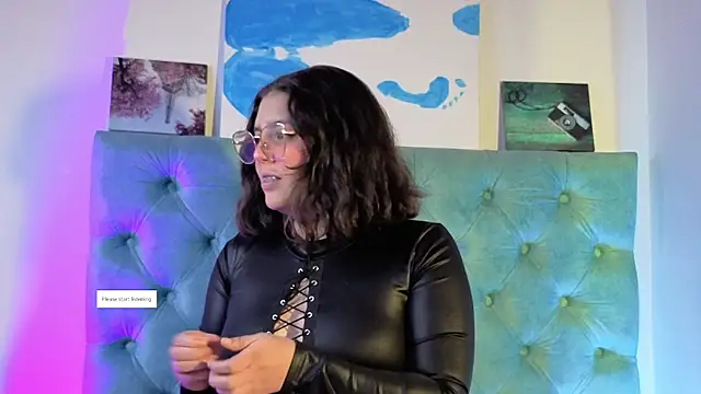 Paola Lyon  online show from January 15, 2026, 6:44 pm