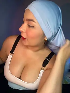 Snapshot of aneesa_darzi chatting on December 4, 2024, 12:57 am aneesa darzi online show from December 4, 2024, 12:57 am