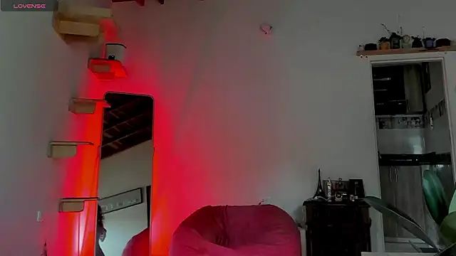 Snapshot of Rainbow_leia chatting on March 1, 2026, 6:52 pm Rainbow leia online show from March 1, 2026, 6:52 pm