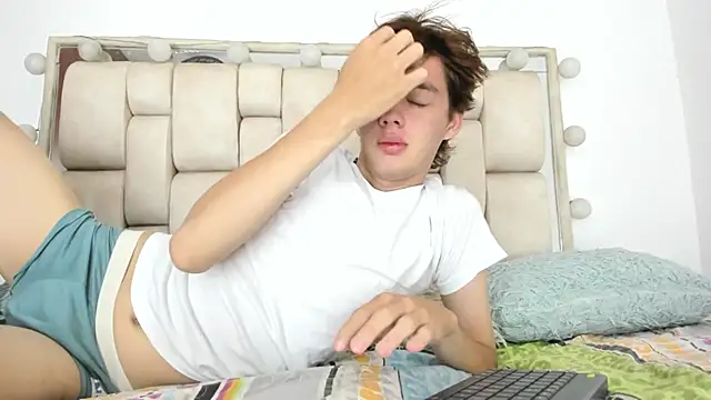 daniel hot03 online show from November 22, 2025, 1:32 pm