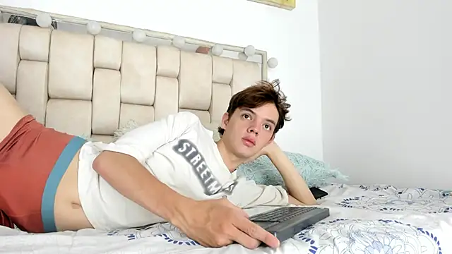 daniel hot03 online show from October 4, 2025, 1:34 pm