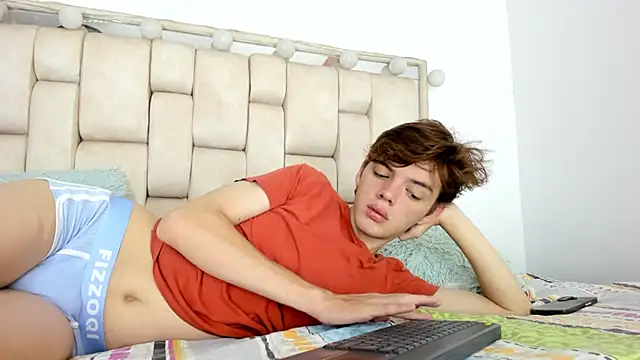 daniel hot03 online show from November 9, 2025, 1:37 pm