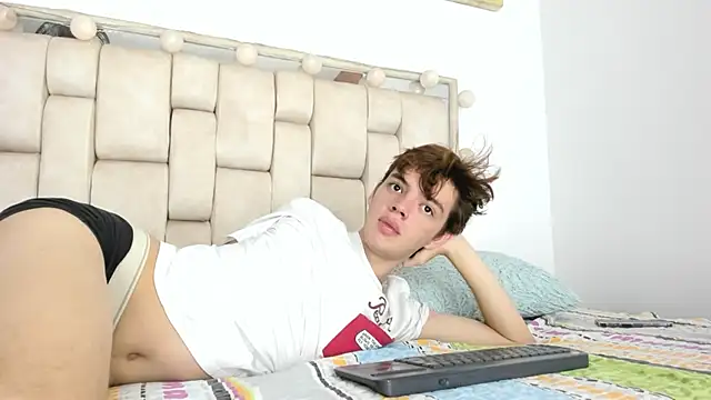 daniel hot03 online show from October 18, 2025, 1:35 pm