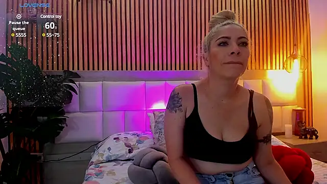 Snapshot of Viktoria_Davis chatting on January 7, 2025, 9:35 pm Viktoria Davis online show from January 7, 2025, 9:35 pm