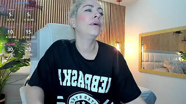 Snapshot of Viktoria_Davis chatting on January 3, 2025, 10:19 pm Viktoria Davis online show from January 3, 2025, 10:19 pm