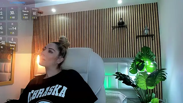 Snapshot of Viktoria_Davis chatting on December 17, 2024, 9:05 pm Viktoria Davis online show from December 17, 2024, 9:05 pm