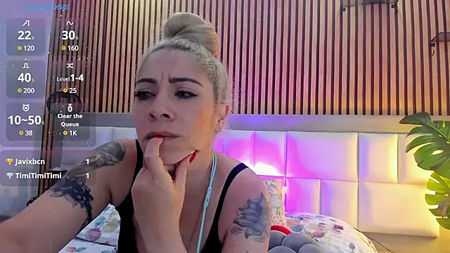 Snapshot of Viktoria_Davis chatting on January 8, 2025, 12:38 am Viktoria Davis online show from January 8, 2025, 12:38 am