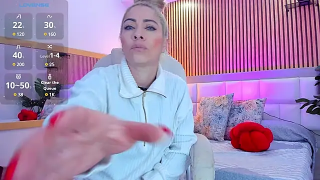 Snapshot of Viktoria_Davis chatting on January 4, 2025, 10:13 pm Viktoria Davis online show from January 4, 2025, 10:13 pm