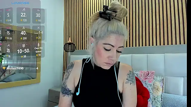 Snapshot of Viktoria_Davis chatting on December 28, 2024, 1:18 am Viktoria Davis online show from December 28, 2024, 1:18 am