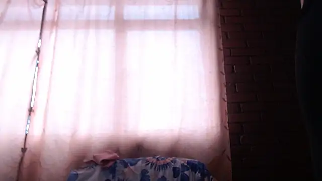 nadescomthxx online show from August 5, 2026, 3:28 pm