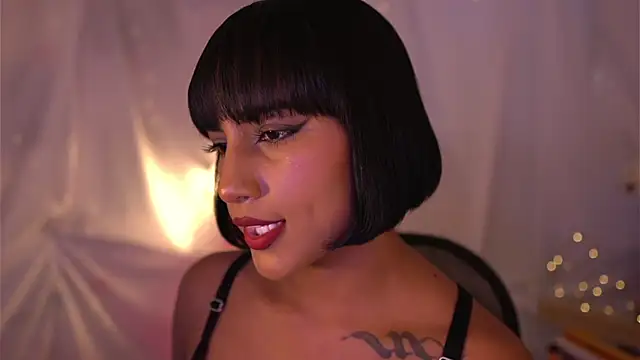 Snapshot of JulietaWinona chatting on January 19, 2025, 9:34 pm JulietaWinona online show from January 19, 2025, 9:34 pm