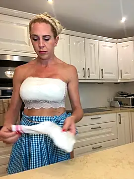 Kate-monroe online show from October 1, 2025, 10:20 am