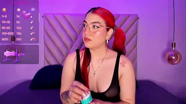 EmmaSwift  online show from October 10, 2025, 2:34 am