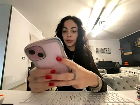 Chloe Ricci online show from November 26, 2025, 7:41 am