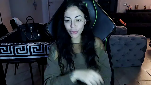 Chloe Ricci online show from November 8, 2025, 8:34 pm