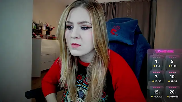 Olivia Munk online show from October 23, 2025, 3:38 am