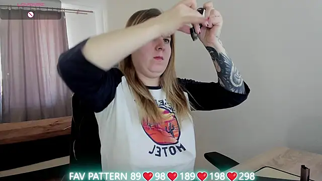 Olivia Munk online show from March 22, 2025, 6:43 am