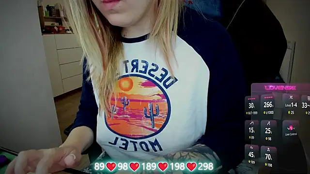 Olivia Munk online show from September 19, 2025, 4:05 am