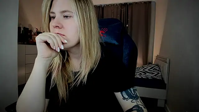 Olivia Munk online show from September 9, 2025, 4:22 am