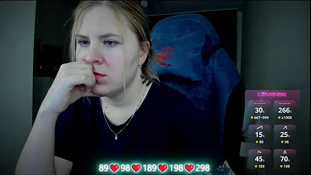 Olivia Munk online show from November 9, 2025, 4:16 am