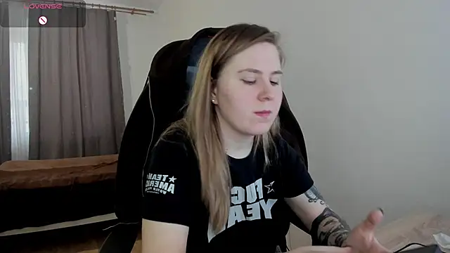 Olivia Munk online show from March 16, 2025, 5:47 am