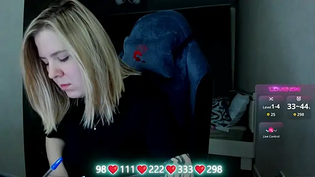 Olivia Munk online show from April 26, 2026, 3:48 am