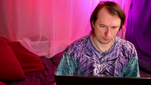 Claudia and elon  online show from October 4, 2025, 2:24 am