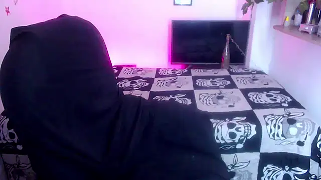 menfismuller2 online show from November 7, 2025, 4:00 pm